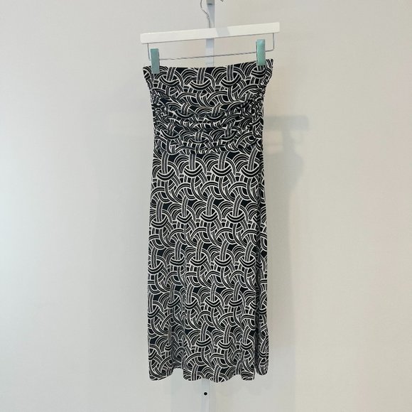 FOREVER 21 BLACK AND WHITE STRAPLESS DRESS SIZE SMALL - Picture 4 of 5